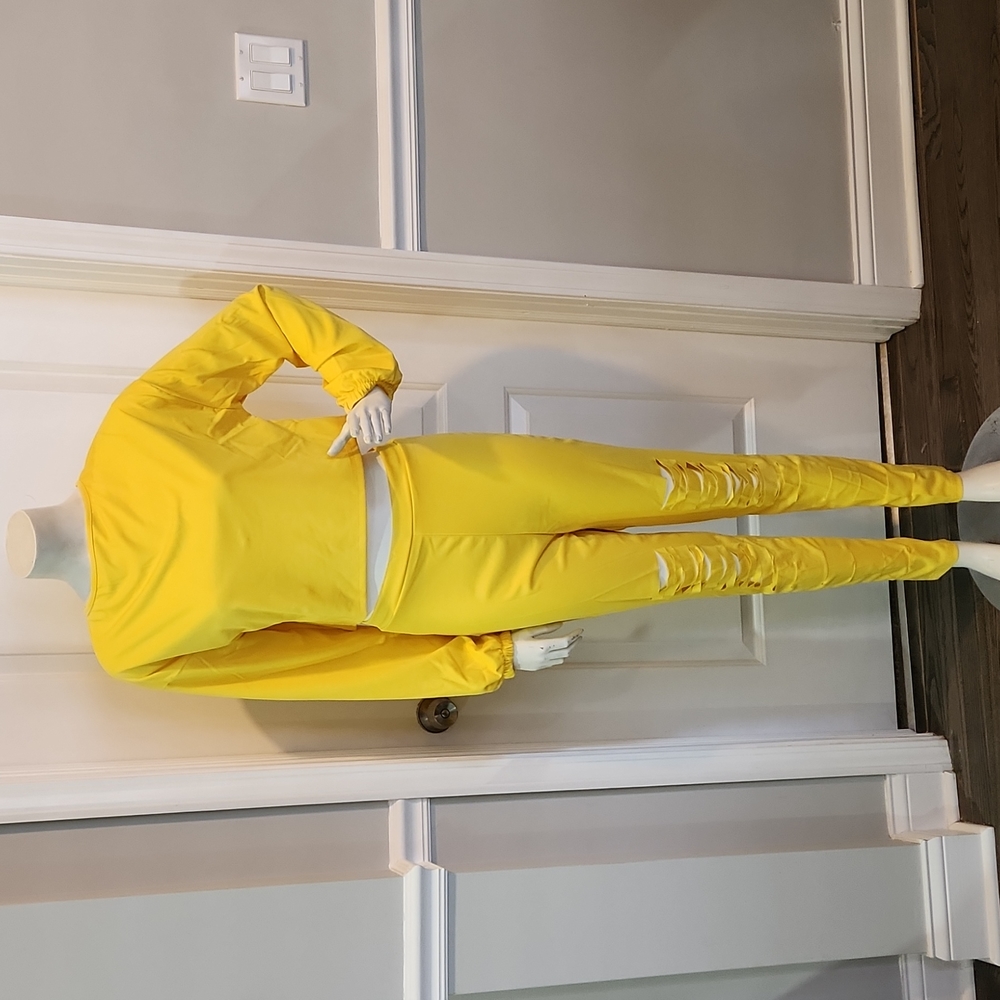 Women's 2pc Yellow Cropped top and pants set Size Lg